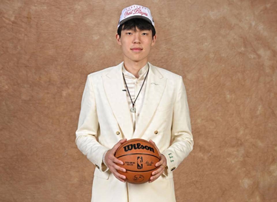 开云APP-球队选秀状元展现实力，引发热议