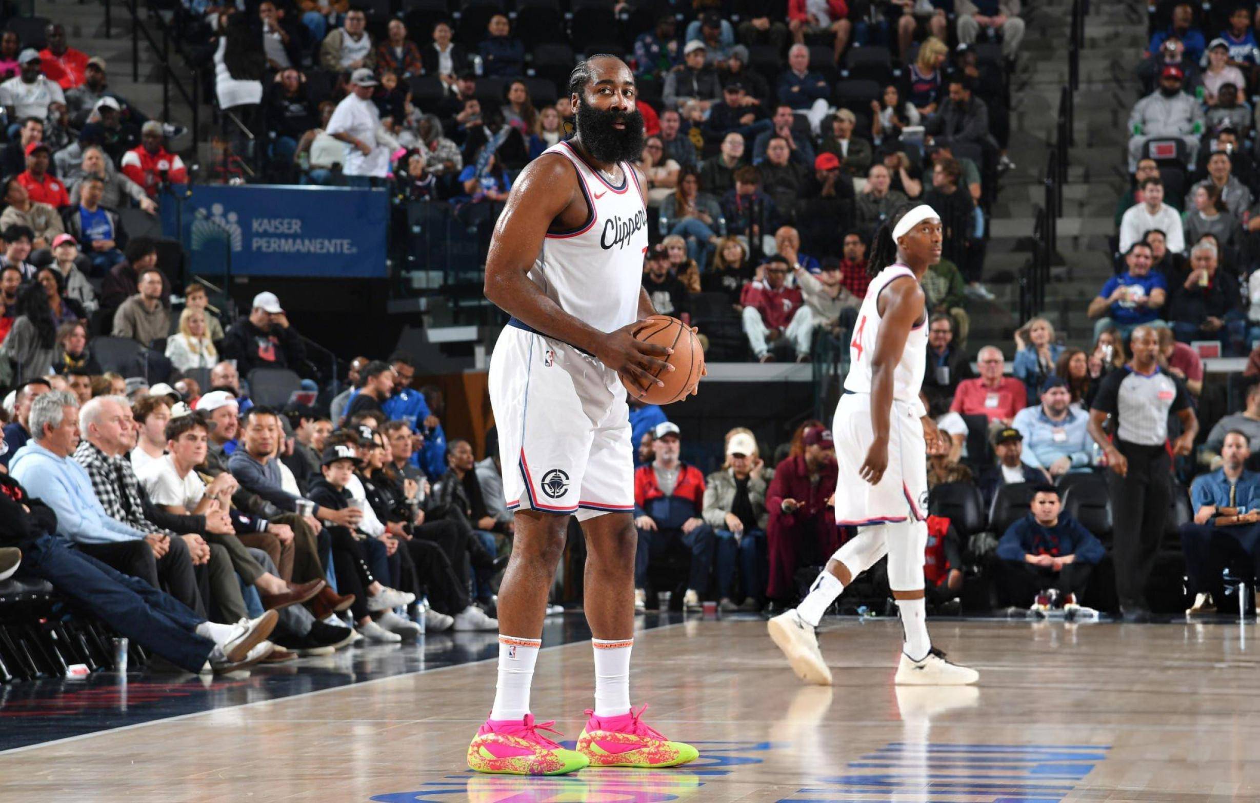 火箭惨遭逆转失利,哈登痛失得分王宝座的简单介绍 火箭惨遭逆转失利,哈登痛失得分王宝座的简单介绍