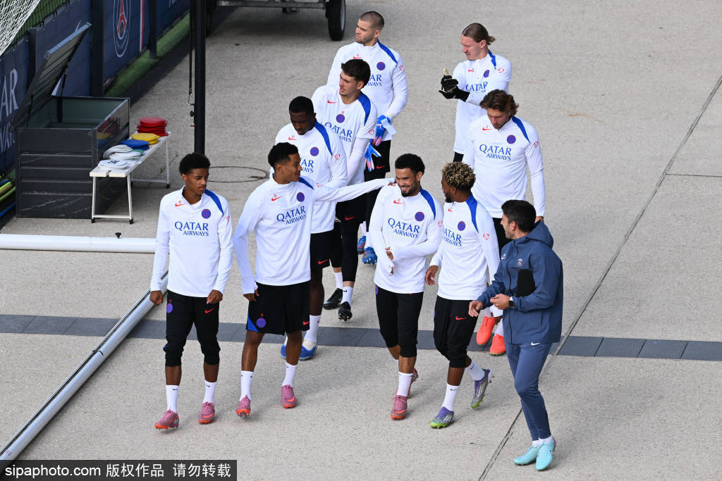 包含法国队加强训练，取得非凡胜利的词条