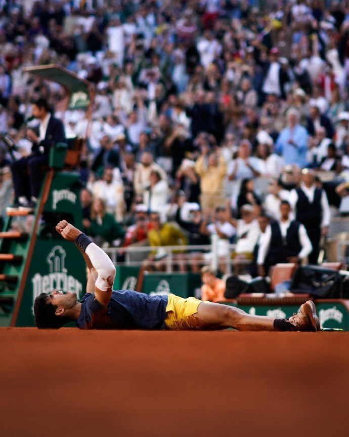 开云-法网险胜温网，西西帕斯刷新纪录