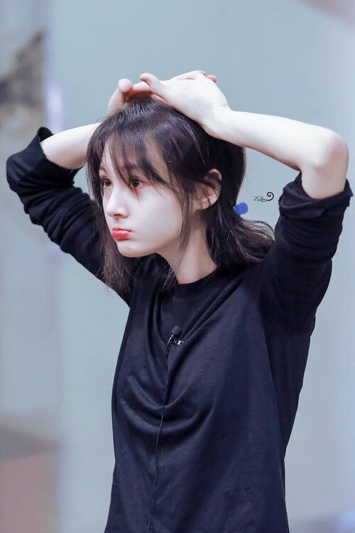 开云体育-窒息时刻,当恩比德爆发,凝固在活塞法则与公牛意志的永恒博弈里